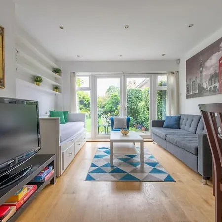 Lovely 2-Bed 15 Minutes To Central London Exterior photo