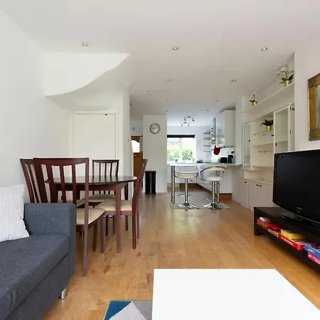 Lovely 2-Bed 15 Minutes To Central London Exterior photo