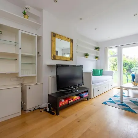 Lovely 2-Bed 15 Minutes To Central London Exterior photo