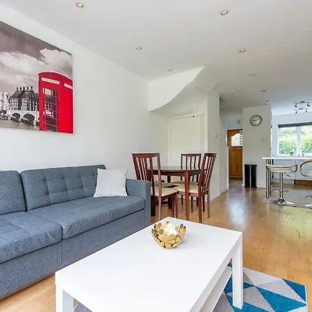 Lovely 2-Bed 15 Minutes To Central London Exterior photo