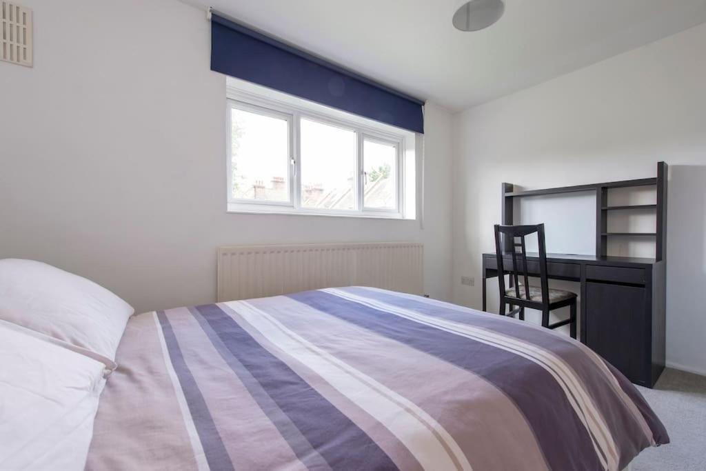 Holiday home Lovely 2-bed 15 Minutes To